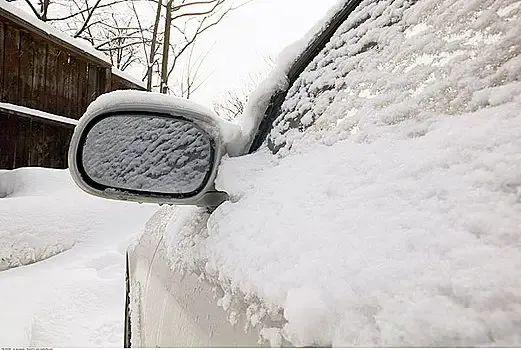雪天行车应开启什么灯