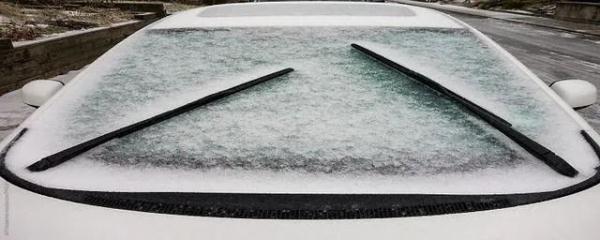 雪天行车应开启什么灯