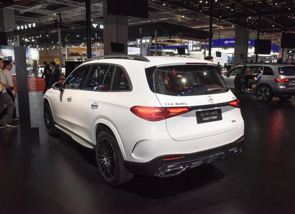 奔驰油电混合车型suv28万（奔驰油电混动suv有几款车）