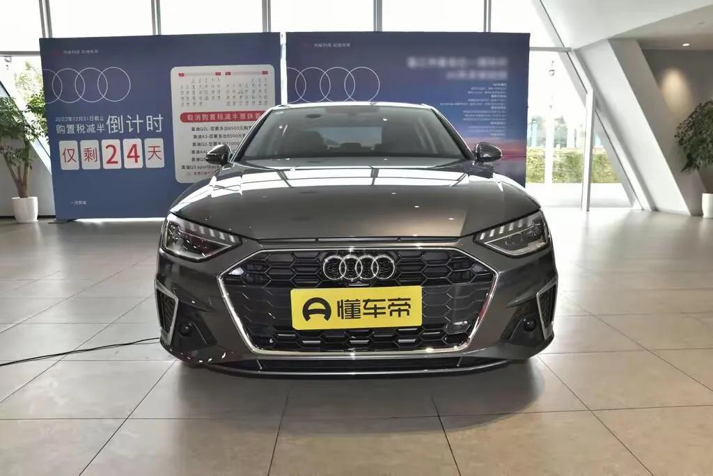 妹子眼中的奥迪a4l（女生开奥迪A4L什么水平）