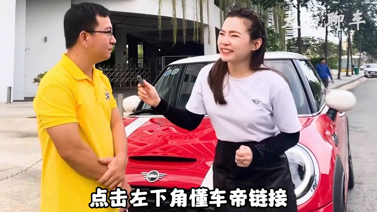 mini敞篷版2023款落地价（女士小跑车敞篷5万）