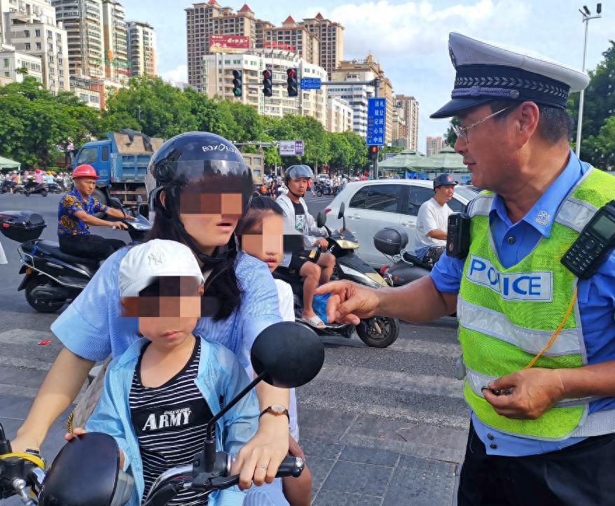 电动车不能载人很荒唐（电动车不许载人买来干什么）