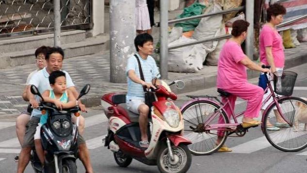 电动车不能载人很荒唐（电动车不许载人买来干什么）