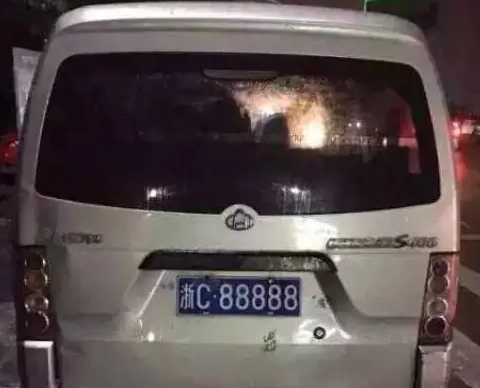 桂m是广西哪个城市的车牌（桂m88888面包车）