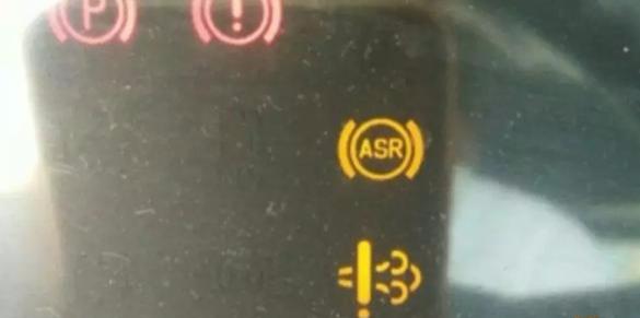 asr灯亮了是什么原因（货车ASR灯亮了有什么影响）