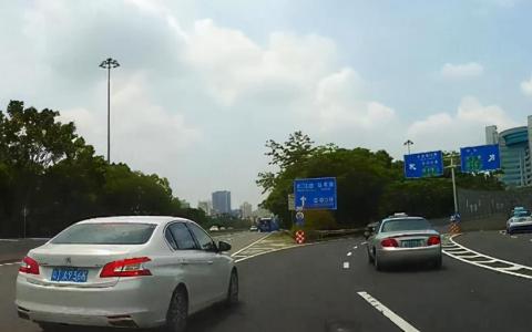 压实线变道被拍几率大吗（压实线是抓拍还是必拍）