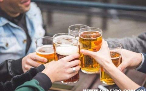 半瓶啤酒多久能开车吹不出来（一瓶啤酒2小时实测）